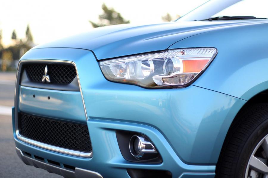  Mitsubishi Outlander Sport SE AWC 2011 года  (фото 2 из 48)